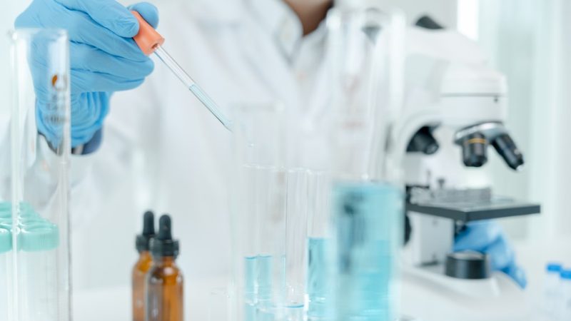可调移液器：精准滴定的得力助手**